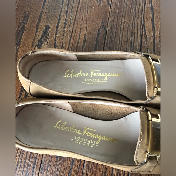 Salvatore Ferragamo Women’s 5.5 Tan Suede Genuine Leather 1.25” Heel Pumps - GUC - Picture 7 of 11